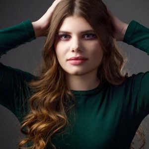 Meet your Posher, Becca